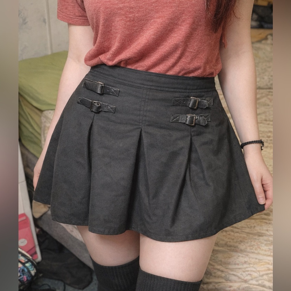 Hot Topic Black Pleated Buckle Skirt XL Goth Alt Schoolgirl Style